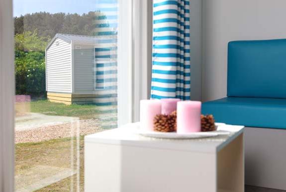 Woonkamer van een chalet | Kustpark Egmond aan Zee